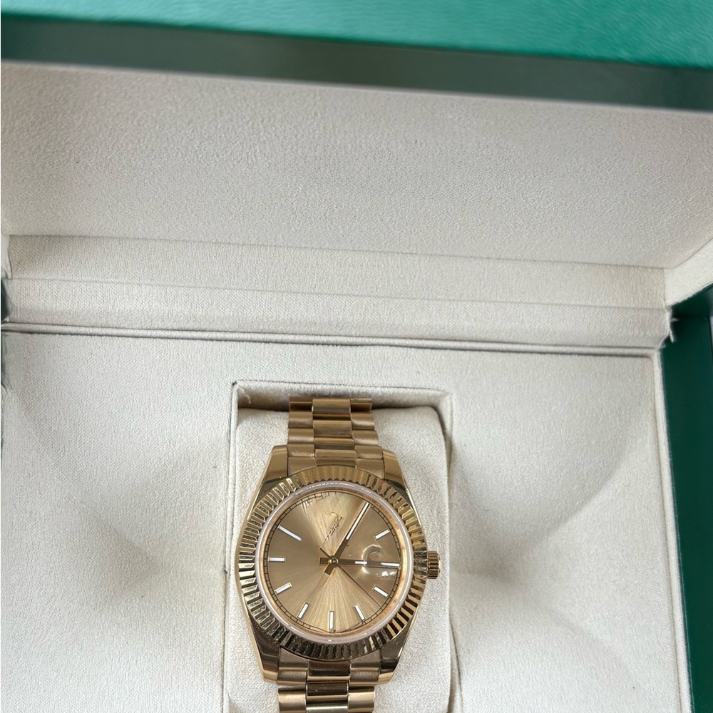 Men's Gold Tone Dress Watch - Classic Metal Bracelet